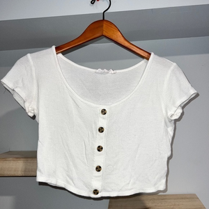white crop‎ top
